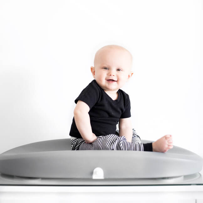 Hatch Baby Grow vs. Keekaroo Peanut Changer Jessica Van Gaalen